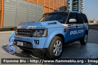 Land-Rover Discovery 4
Polizia di Stato
Reparto Mobile
allestimento Marazzi
decorazione grafica Artlantis
POLIZIA M1291
Parole chiave: Land-Rover Discovery_4 POLIZIAM1291 Festa_Polizia_2017