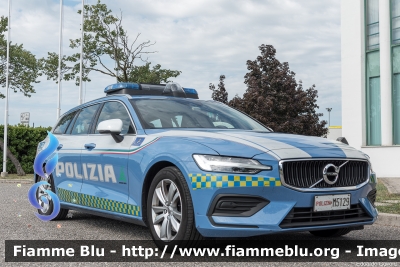 Volvo V60 II serie
Polizia di Stato
Polizia Stradale in servizio sulla rete autostradale di Autovie Venete
allestito Focaccia
POLIZIA M5129
Parole chiave: Volvo V60_IIserie POLIZIAM5129