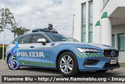 Volvo V60 II serie
Polizia di Stato
Polizia Stradale in servizio sulla rete autostradale di Autovie Venete
allestito Focaccia
POLIZIA M5129
Parole chiave: Volvo V60_IIserie POLIZIAM5129