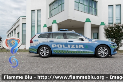 Volvo V60 II serie
Polizia di Stato
Polizia Stradale in servizio sulla rete autostradale di Autovie Venete
allestito Focaccia
POLIZIA M5129
Parole chiave: Volvo V60_IIserie POLIZIAM5129