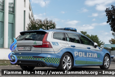 Volvo V60 II serie
Polizia di Stato
Polizia Stradale in servizio sulla rete autostradale di Autovie Venete
allestito Focaccia
POLIZIA M5129
Parole chiave: Volvo V60_IIserie POLIZIAM5129