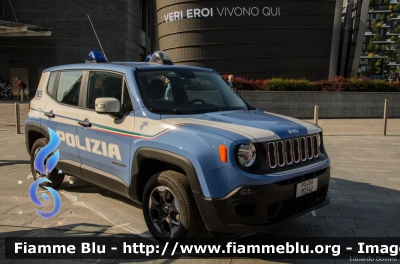 Jeep Renegade
Polizia di Stato
Reparto Prevenzione Crimine
Decorazione grafica Artlantis
POLIZIA M2242
Parole chiave: Jeep Renegade POLIZIAM2242 Festa_Polizia_2017