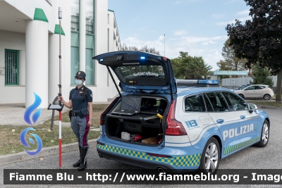 Volvo V60 II serie
Polizia di Stato
Polizia Stradale in servizio sulla rete autostradale di Autovie Venete
allestito Focaccia
POLIZIA M5129
Parole chiave: Volvo V60_IIserie POLIZIAM5129