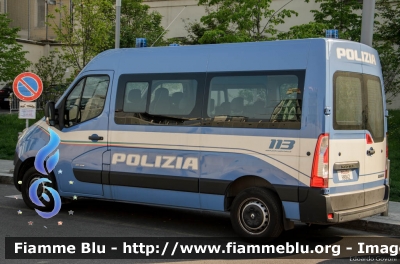 Renault Master V serie
Polizia di Stato
Allestito Focaccia
Decorazione grafica Artlantis
POLIZIA H9942
Parole chiave: Renault Master_Vserie POLIZIAH9942 Festa_Polizia_2017