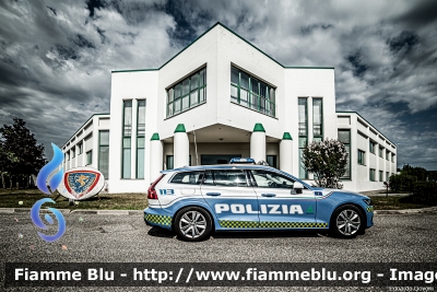 Volvo V60 II serie
Polizia di Stato
Polizia Stradale in servizio sulla rete autostradale di Autovie Venete
allestito Focaccia
POLIZIA M5129
Parole chiave: Volvo V60_IIserie POLIZIAM5129