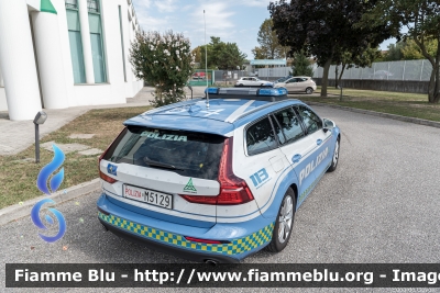 Volvo V60 II serie
Polizia di Stato
Polizia Stradale in servizio sulla rete autostradale di Autovie Venete
allestito Focaccia
POLIZIA M5129
Parole chiave: Volvo V60_IIserie POLIZIAM5129