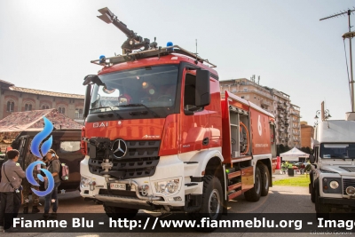 Mercedes-Benz Arocs 3343 6x6
Aeronautica Militare Italiana
46° Brigata Aerea
Servizio Antincendio
Allestito BAI
AM CR 352
Parole chiave: Mercedes-Benz Arocs_3343_6x6 AMCR352 Giornate_della_Protezione_Civile_Pisa_2017