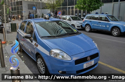 Fiat Grande Punto
Polizia di Stato
Servizio Aereo
POLIZIA H7266
Parole chiave: Fiat Grande_Punto POLIZIAH7266 Festa_Polizia_2017