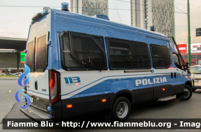 Iveco Daily VI serie
Polizia di Stato
Reparto Mobile
Allestito Sperotto
Decorazione Grafica Artlantis
POLIZIA M1231
Parole chiave: Iveco Daily_VIserie POLIZIAM1231 Festa_Polizia_2017