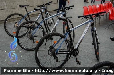 Mountain Bike Montante
Polizia di Stato
Polizia di Quartiere
Questura di Milano
Parole chiave: Mountain-Bike Montante Festa_Polizia_2017