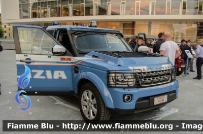 Land-Rover Discovery 4
Polizia di Stato
Reparto Mobile
allestimento Marazzi
decorazione grafica Artlantis
POLIZIA M1291
Parole chiave: Land-Rover Discovery_4 POLIZIAM1291 Festa_Polizia_2017