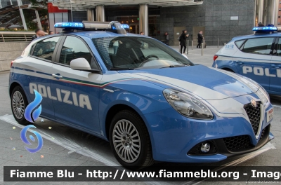 Alfa-Romeo Nuova Giulietta restyle
Polizia di Stato
Squadra Volante
Questura di Milano
Allestita NCT Nuova Carrozeria Torinese
POLIZIA M1396
Parole chiave: Alfa-Romeo Nuova_Giulietta_restyle POLIZIAM1396 Festa_Polizia_2017