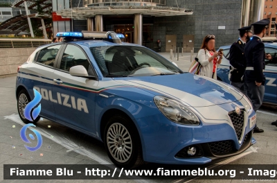 Alfa-Romeo Nuova Giulietta restyle
Polizia di Stato
Squadra Volante
Questura di Milano
Allestita NCT Nuova Carrozeria Torinese
POLIZIA M1396
Parole chiave: Alfa-Romeo Nuova_Giulietta_restyle POLIZIAM1396 Festa_Polizia_2017