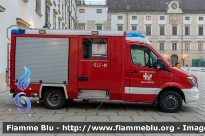 Mercedes-Benz Sprinter III serie restyle
Österreich - Austria
Betriebsfeuerwher Bhö-Hofburg - Wien
Vigili del fuoco aziendali del Palazzo Imperia dell'Hofburg a Vienna
KLF
Allestimento Rosenbauer
W40268E
Parole chiave: Mercedes-Benz Sprinter_IIIserie_restyle