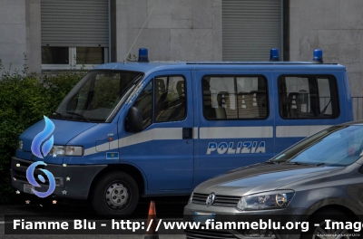 Fiat Ducato II serie
Polizia di Stato
Polizia di Frontiera
POLIZIA E1631
Parole chiave: Fiat Ducato_IIserie POLIZIAE1631