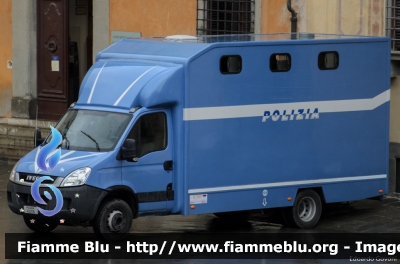 Iveco Daily IV serie restyle
Polizia di Stato
Reparto a Cavallo
POLIZIA H3208
Parole chiave: Iveco Daily_IVserie_restyle POLIZIAH3208 Una_vita_da_social_2015