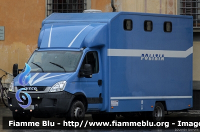 Iveco Daily IV serie restyle
Polizia di Stato
Reparto a Cavallo
POLIZIA H3208
Parole chiave: Iveco Daily_IVserie_restyle POLIZIAH3208 Una_vita_da_social_2015