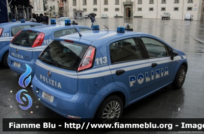 Fiat Punto VI serie
Polizia di Stato
Polizia delle Comunicazioni
POLIZIA H6503
Parole chiave: Fiat Punto_VIserie POLIZIAH6503 Una vita da social 2015