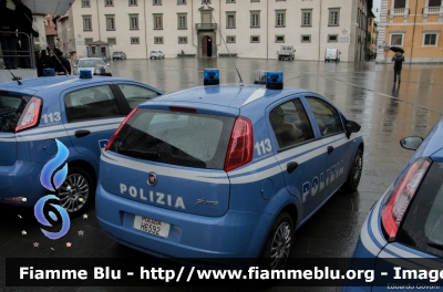 Fiat Grande Punto
Polizia di Stato
POLIZIA H6592
Parole chiave: Fiat Grande_Punto POLIZIAH6592 Una_vita_da_social_2015