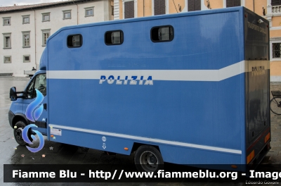 Iveco Daily IV serie restyle
Polizia di Stato
Reparto a Cavallo
POLIZIA H3208
Parole chiave: Iveco Daily_IVserie_restyle POLIZIAH3208 Una_vita_da_social_2015