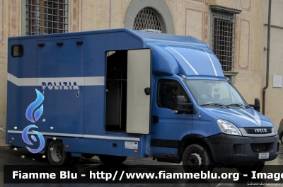 Iveco Daily IV serie restyle
Polizia di Stato
Reparto a Cavallo
POLIZIA H3208
Parole chiave: Iveco Daily_IVserie_restyle POLIZIAH3208 Una_vita_da_social_2015