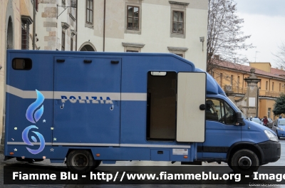 Iveco Daily IV serie restyle
Polizia di Stato
Reparto a Cavallo
POLIZIA H3208
Parole chiave: Iveco Daily_IVserie_restyle POLIZIAH3208 Una_vita_da_social_2015