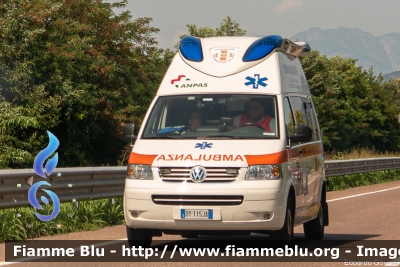 Volkswagen Transporter T5
Associazione Volontari Primo Soccorso
"Orsa Maggiore" - Vallarsa (TN)
Allestimento Ambulanz Mobile
"Hornis Blue"
Parole chiave: Volkswagen Transporter_T5