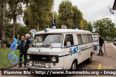 Fiat 238
Pubblica Assistenza Croce Azzurra Traversetolo (PR)
Codice Automezzo: 1
*Mezzo Storico*
Parole chiave: Fiat 238 Ambulanza