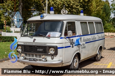 Fiat 238
Pubblica Assistenza Croce Azzurra Traversetolo (PR)
Codice Automezzo: 1
*Mezzo Storico*
Parole chiave: Fiat 238 Ambulanza