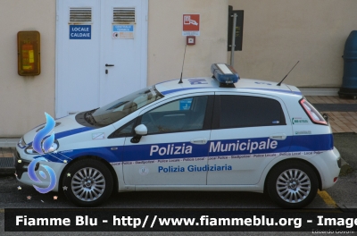 Fiat Punto Evo
Polizia Municipale "Unione dei Comuni della Bassa Romagna"
Comune di Lugo (RA)
Polizia Giudiziaria
Allestita Bertazzoni
POLIZIA LOCALE YA 065 AD
Parole chiave: Fiat Punto_Evo POLIZIALOCALEYA065AD