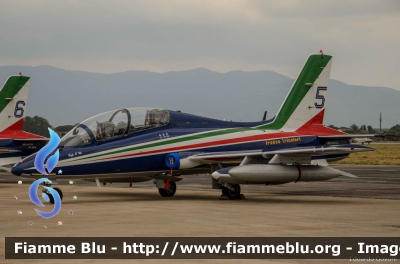 Aermacchi MB339PAN
Aeronautica Militare Italiana
313° Gruppo Addestramento Acrobatico
Stagione esibizioni 2017
Pony 5
Parole chiave: Aermacchi MB339PAN Pisa_AirShow_2017