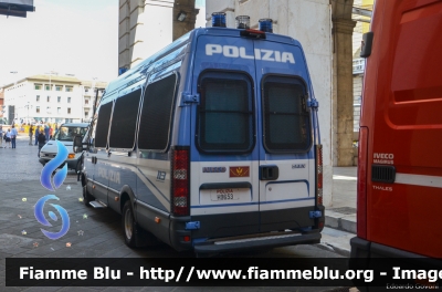 Iveco Daily V serie
Polizia di Stato
Reparto Mobile
*Nuova Livrea*
Allestito Sperotto
Decorazione Grafica Artlantis
POLIZIA H9653
Parole chiave: Iveco Daily_Vserie POLIZIAH9653