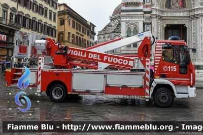 Iveco EuroCargo 110EL22 III serie
Vigili del Fuoco
Comando Provinciale di Firenze
Piattaforme aeree ribassate 
da 30 metri di sviluppo massimo
Allestimento Multitel-Pagliero
VF 27187
Parole chiave: Iveco EuroCargo_110EL22_IIIserie VF27187