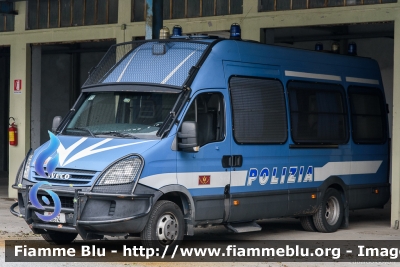 Iveco Daily IV serie
Polizia di Stato
VI Reparto Mobile Genova
allestimento Sperotto
decorazione grafica Artlantis
POLIZIA F9674
Parole chiave: Iveco Daily_IVserie POLIZIAF9674