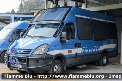 Iveco Daily IV serie
Polizia di Stato
VI Reparto Mobile Genova
allestimento Sperotto
decorazione grafica Artlantis
POLIZIA H1561
Parole chiave: Iveco Daily_IVserie POLIZIAFH1561