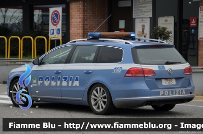 Volkswagen Passat Variant VII serie
Polizia di Stato
Polizia Stradale in servizio sull'Autocamionale della Cisa
POLIZIA F3512
Parole chiave: Volkswagen Passat_Variant_VIIserie POLIZIAF3512