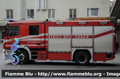 Mercedes-Benz Actros 1841 II serie
Vigili del Fuoco
Comando Provinciale di Milano
AutoPompaSerbatoio allestimento Bai
VF 24495
Parole chiave: Mercedes-Benz Actros_1841_IIserie VF24495 Giornate_di_Primavera_Fai_2015