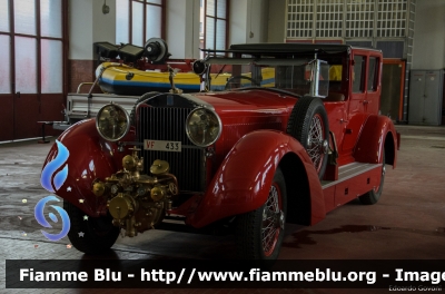 Isotta Fraschini 8A
Vigili del Fuoco
Comando Provinciale di Milano
Museo Storico
VF 433
Nata come autovettura privata è stata poi ceduta il 9 Novembre 1939 al Comando di Milano, in seguito all'installazione di una pompa antincendio, la vettura entrò in servizio nel 1940 presso lo stesso comando come autovettura incendio fino al 1958
Parole chiave: Isotta Fraschini 8A VF433 Giornate_di_Primavera_Fai_2015