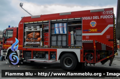 Iveco EuroTech 190E35 "One"
Vigili del Fuoco
Comando Provinciale di Milano
Nucleo NBCR
Allestimento Iveco-Magirus
VF 21923
Parole chiave: Iveco EuroTech_190E35_"One" VF21923 Giornate_di_Primavera_Fai_2015