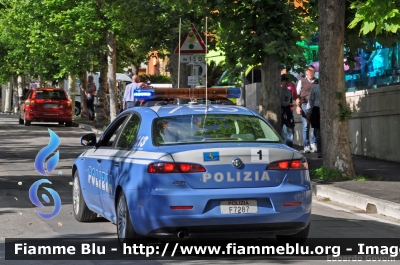 Alfa Romeo 159
Polizia di Stato
Polizia Stradale
in scorta al Giro d'Italia 2012
POLIZIA F7287
Parole chiave: Alfa-Romeo 159 POLIZIAF7287 Giro_Italia_2012