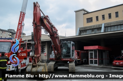 New Holland E245B
Vigili del Fuoco
Comando Provinciale di Milano
G.O.S. (Gruppo Operativo Speciale) Lombardia
Parole chiave: Giornate_di_Primavera_Fai_2015