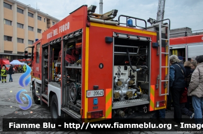 Iveco CityEuroFire 100E21 I serie
Vigili del Fuoco
Comando Provinciale di Siena
AutoPompaSerbatoio allestimento Iveco-Magirus
VF 20645
Parole chiave: Iveco CityEuroFire_100E21_Iserie VF20645 Giornate_di_Primavera_Fai_2015