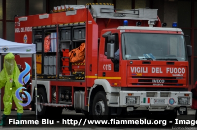 Iveco EuroTech 190E35 "One"
Vigili del Fuoco
Comando Provinciale di Milano
Nucleo NBCR
Allestimento Iveco-Magirus
VF 21923
Parole chiave: Iveco EuroTech_190E35_"One" VF21923 Giornate_di_Primavera_Fai_2015