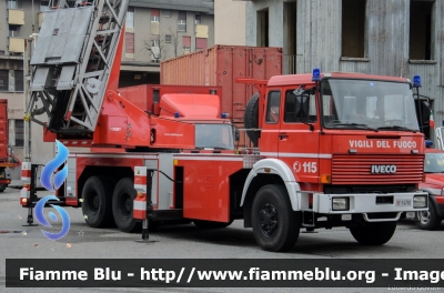 Iveco 330-35
Vigili del Fuoco
Comando Provinciale di Milano
AutoScala da 50 metri allestimento Magirus-Macchi ricondizionata Fortini
VF 14782 
Parole chiave: Iveco 330-35 VF14782 Giornate_di_Primavera_Fai_2015