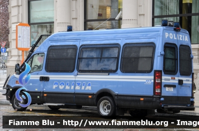 Iveco Daily V serie
Polizia di Stato
Reparto Mobile
POLIZIA H8473
Parole chiave: Iveco Daily_Vserie POLIZIAH8473