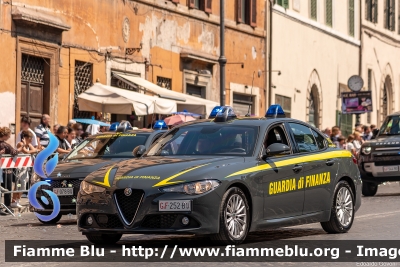 Alfa-Romeo Nuova Giulia
Guardia di Finanza
Allestimento FCA
GdiF 252 BQ
Parole chiave: Alfa-Romeo Nuova_Giulia GdiF252BQ Festa_della_repubblica2023