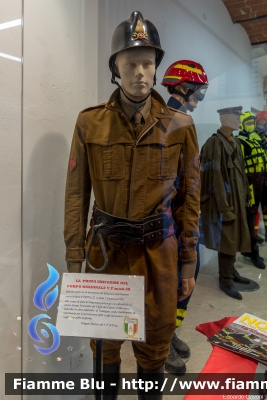 Prima uniforme del Corpo Nazionale, anno 1938
Vigili del Fuoco
