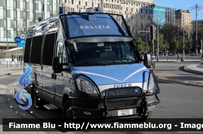 Iveco Daily V serie
Polizia di Stato
Reparto Mobile
POLIZIA H8472
Parole chiave: Iveco Daily_Vserie POLIZIAH8472