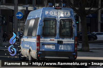 Iveco Daily V serie
Polizia di Stato
Reparto Mobile
POLIZIA H8472
Parole chiave: Iveco Daily_Vserie POLIZIAH8472