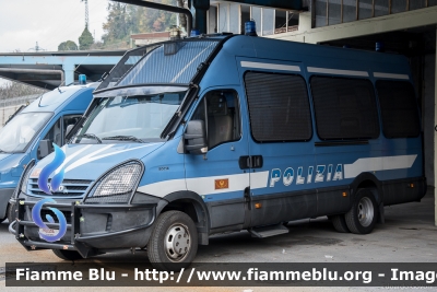 Iveco Daily IV serie
Polizia di Stato
VI Reparto Mobile Genova
allestimento Sperotto
decorazione grafica Artlantis
POLIZIA H1561
Parole chiave: Iveco Daily_IVserie POLIZIAH1561